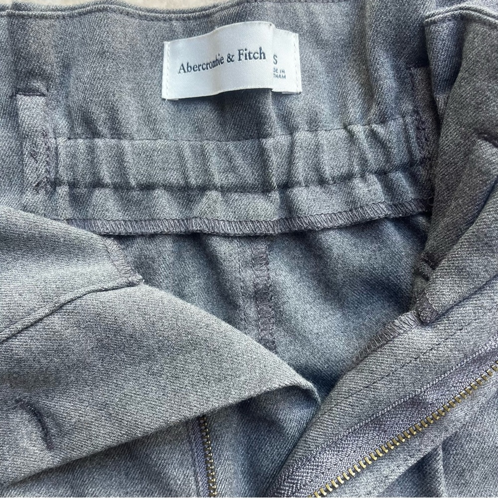 Abercrombie & Fitch Ultra High Rise Grey Trouser Pleated Cuffed Shorts Size S - Picture 5 of 9